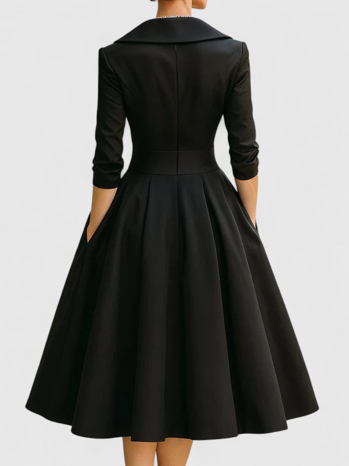 Ewelina – Elegancka rozkloszowana sukienka midi z kołnierzem i zakładanym dekoltem