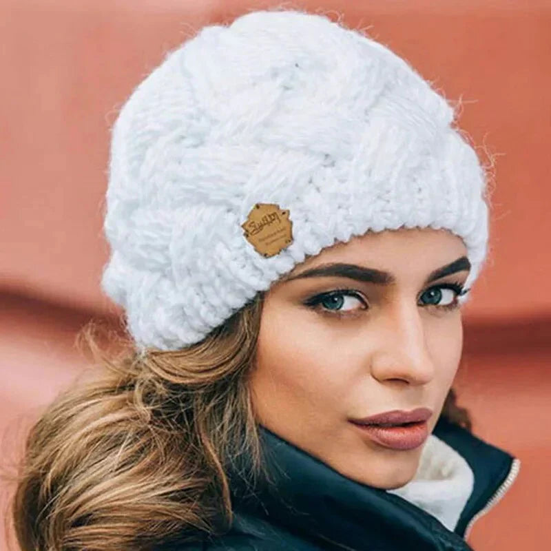 Cecilia – Gruba Czapka z Plecionej Dzianiny Damska