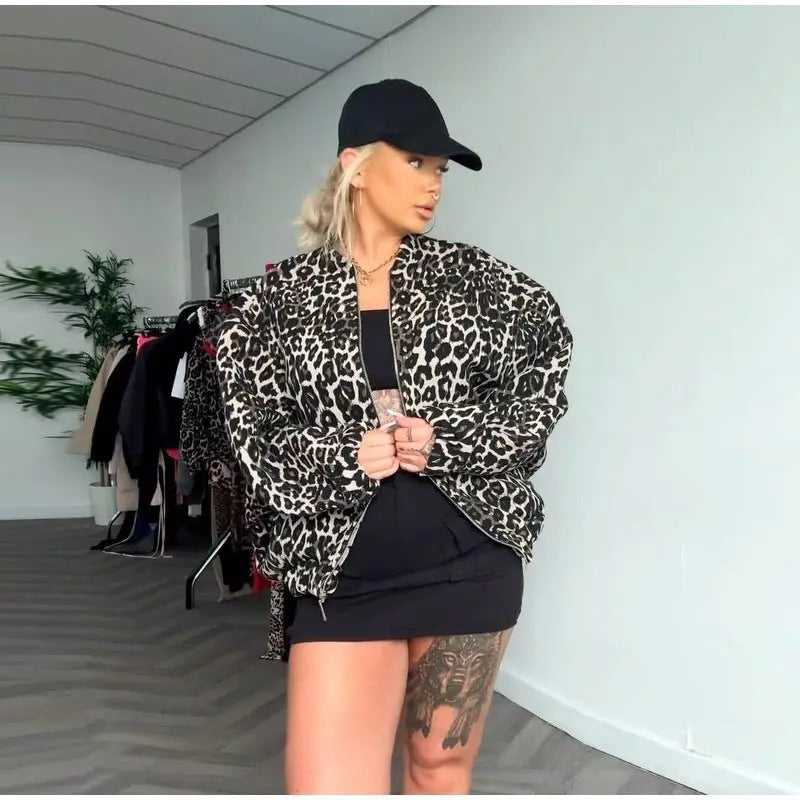 Leona - Kurtka damska oversize z nadrukiem w panterkę i kieszeniami