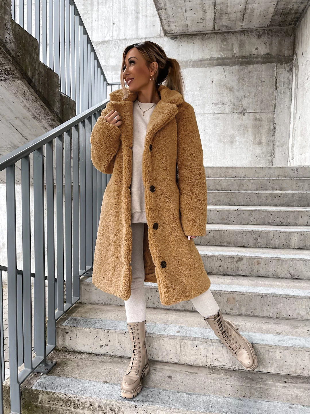 Evelina - Płaszcz zimowy damski z miękkiego sztucznego futra elegancki modny