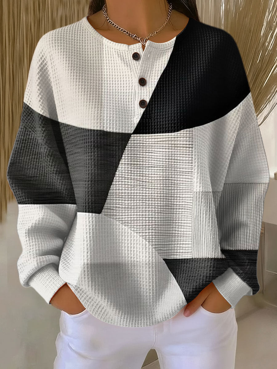 Lena – Damska teksturowana bluzka z geometrycznym wzorem i guzikami