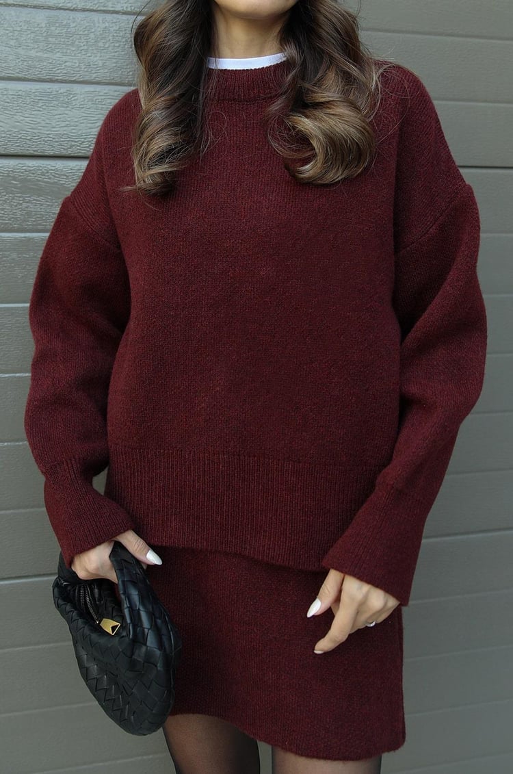 Nina – Oversize sweter damski o minimalistycznym kroju