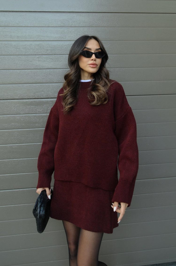 Nina – Oversize sweter damski o minimalistycznym kroju