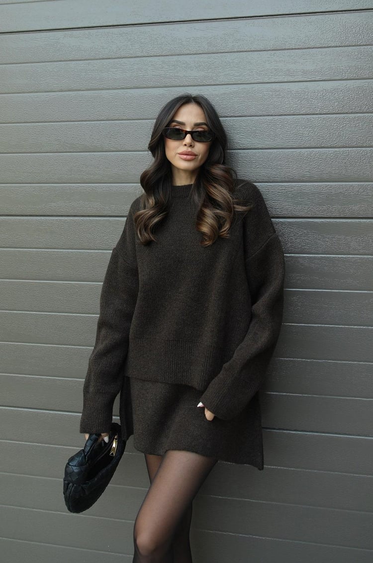 Nina – Oversize sweter damski o minimalistycznym kroju