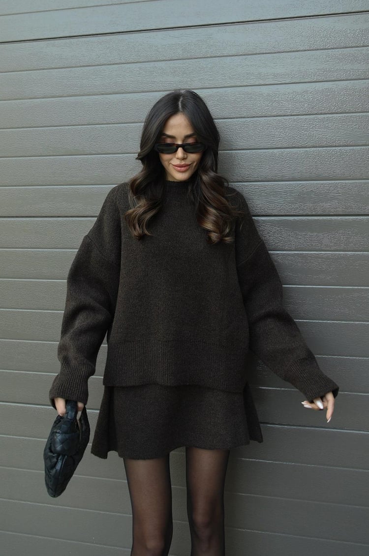 Nina – Oversize sweter damski o minimalistycznym kroju