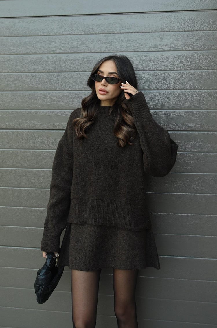 Nina – Oversize sweter damski o minimalistycznym kroju