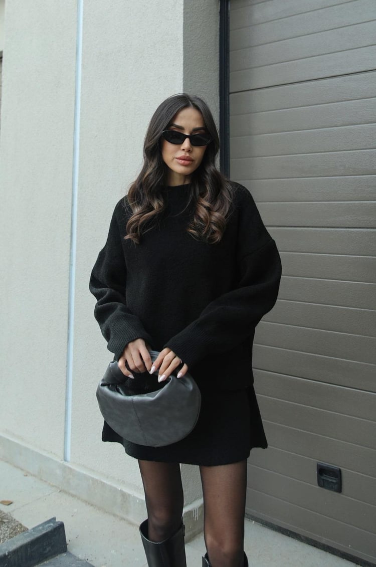 Nina – Oversize sweter damski o minimalistycznym kroju