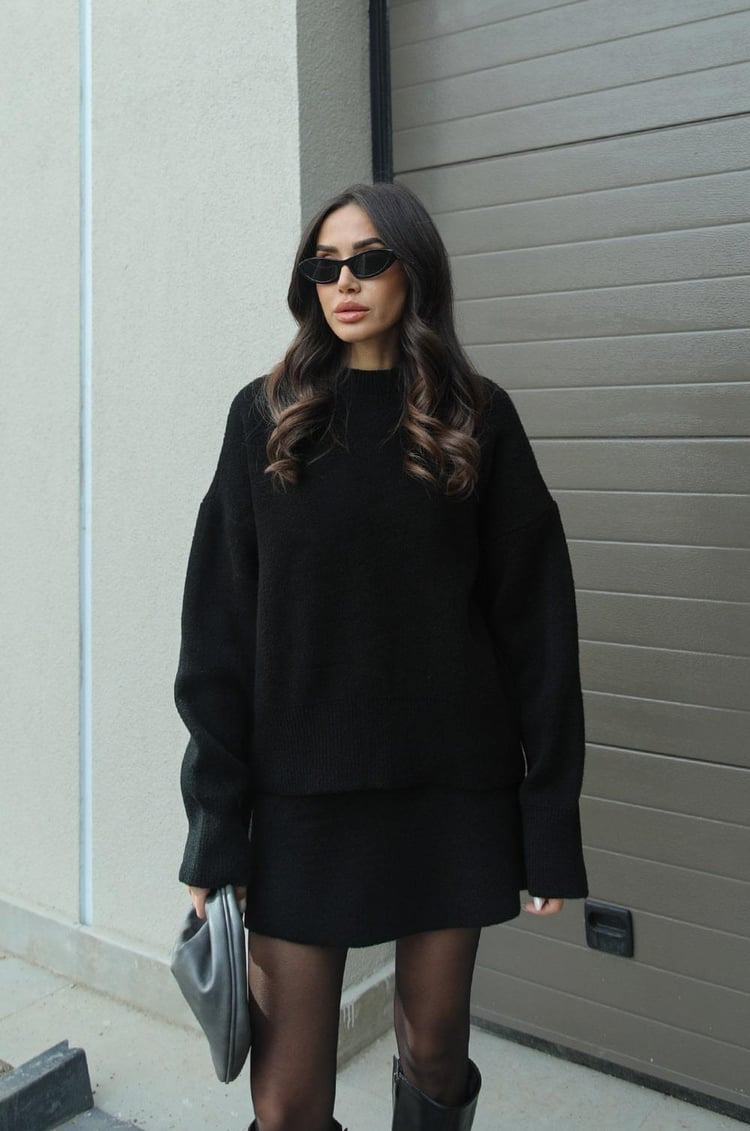 Nina – Oversize sweter damski o minimalistycznym kroju