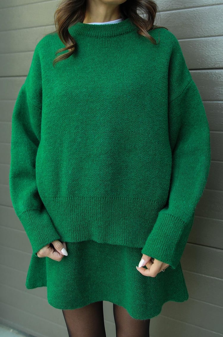 Nina – Oversize sweter damski o minimalistycznym kroju
