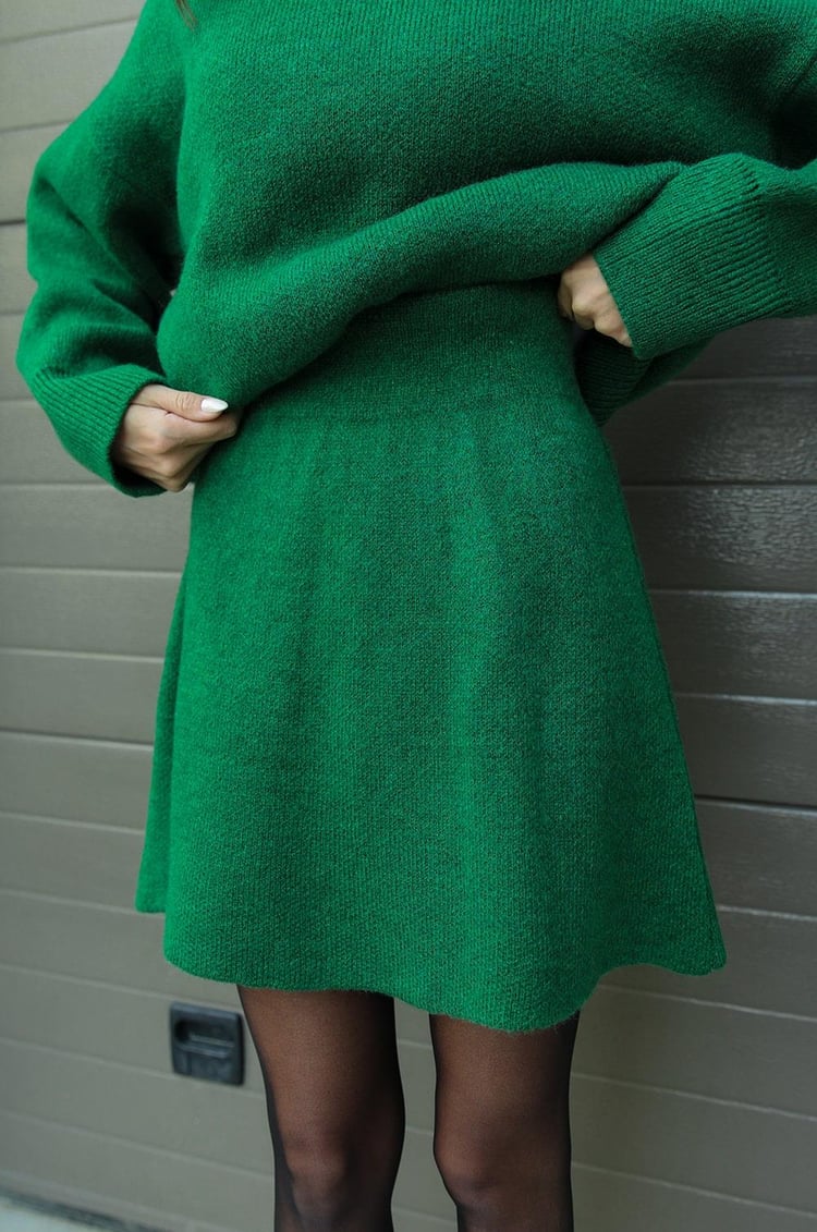 Nina – Oversize sweter damski o minimalistycznym kroju