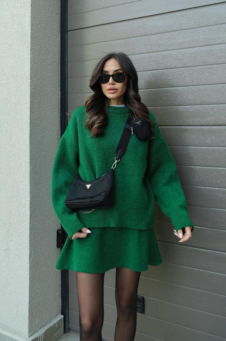 Nina – Oversize sweter damski o minimalistycznym kroju