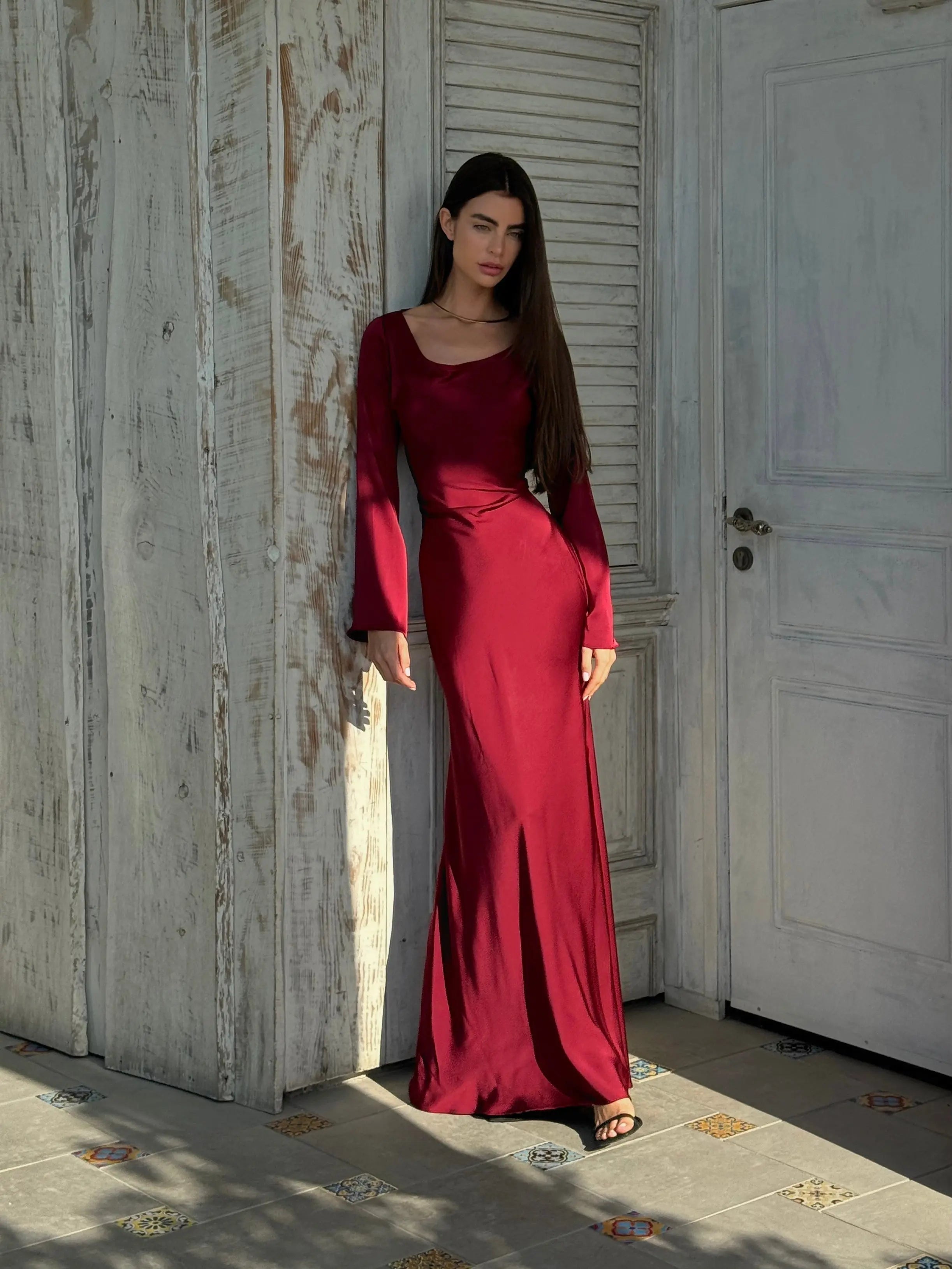 Natalia – Satynowa Suknia Maxi z Długim Rękawem