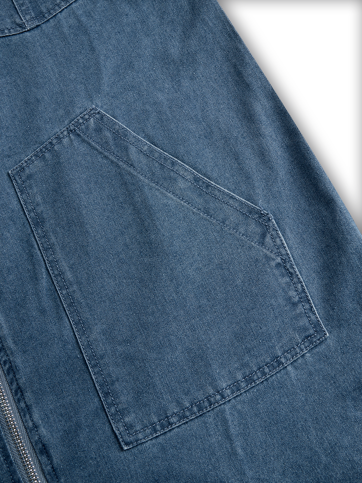 Maja – Denimowy kombinezon z kapturem o luźnym, nowoczesnym kroju