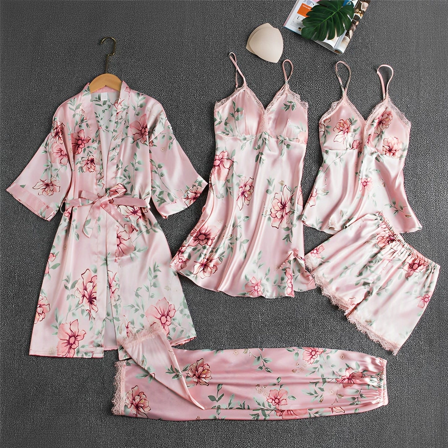 Isabella – Satynowy komplet bielizny nocnej z koronką dla kobiet