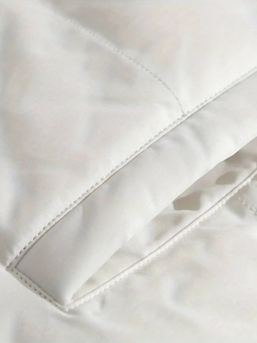 Amelia – Pikowana kurtka damska z kapturem i miękkim futerkiem