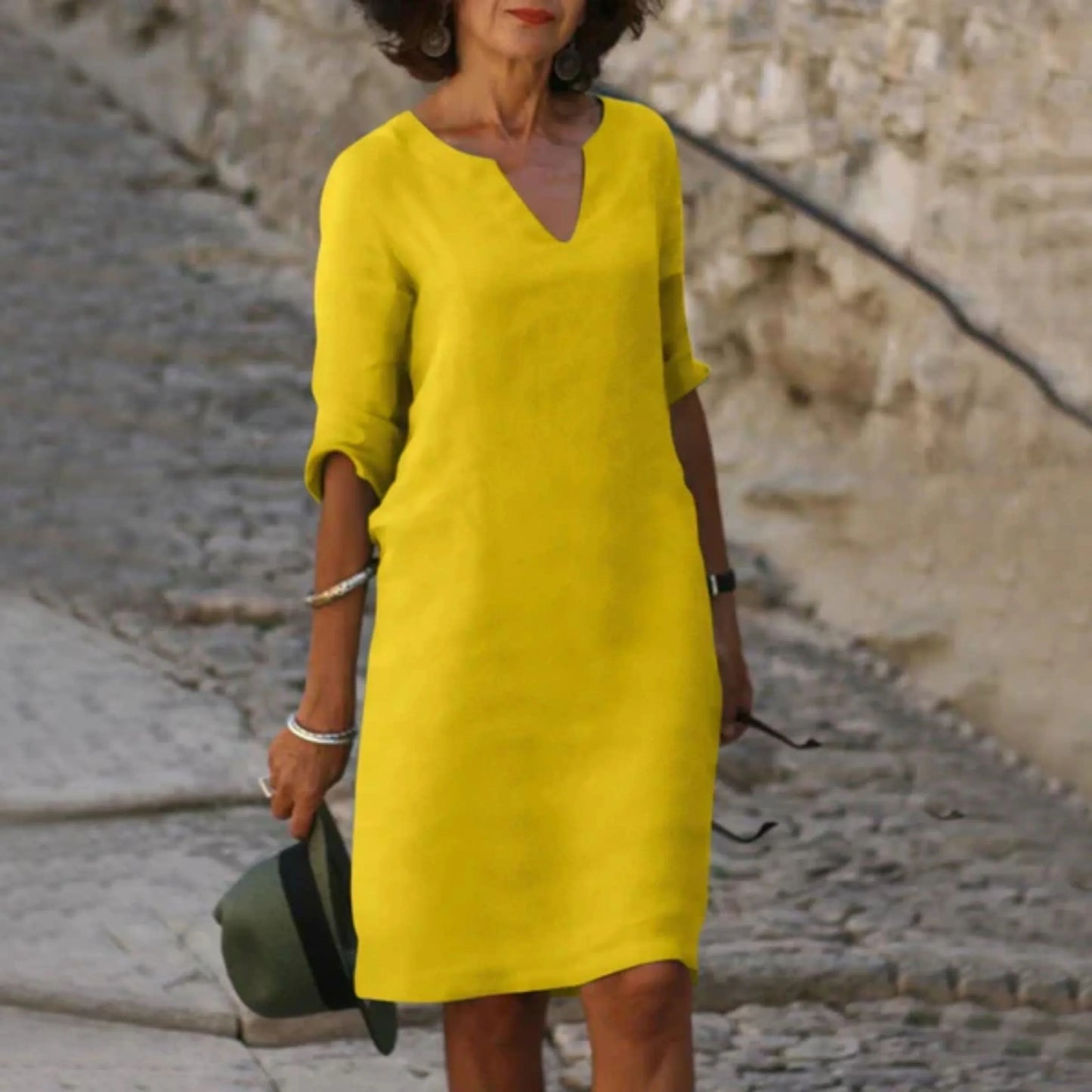 Elena – Lniana sukienka z dekoltem w serek i rękawami trzy czwarte