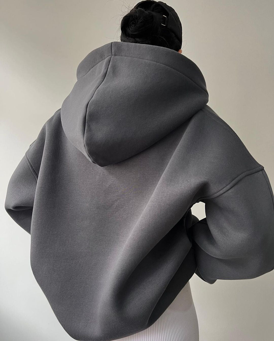 Hoodie damski oversize z dekoltem polo i kapturem | N&W - 8 - Nowa-aura