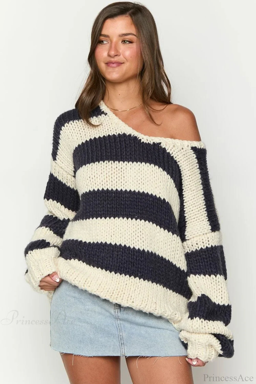Pullover Damski Oversized z Dekoltem Off-Shoulder i Paskami | N&W - 3 - Nowa-aura