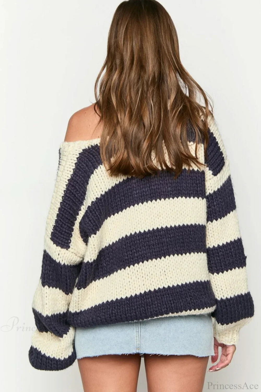Pullover Damski Oversized z Dekoltem Off-Shoulder i Paskami | N&W - 4 - Nowa-aura