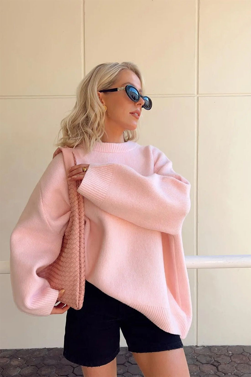 Pullover damski o oversize'owym kroju z długimi rękawami | N&W - 1 - Nowa-aura