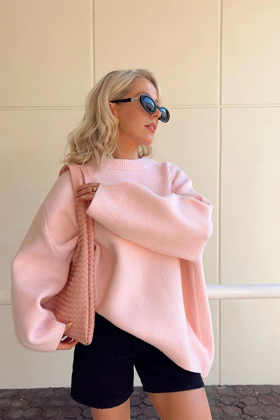 Pullover damski o oversize'owym kroju z długimi rękawami | N&W - 1 - Nowa-aura