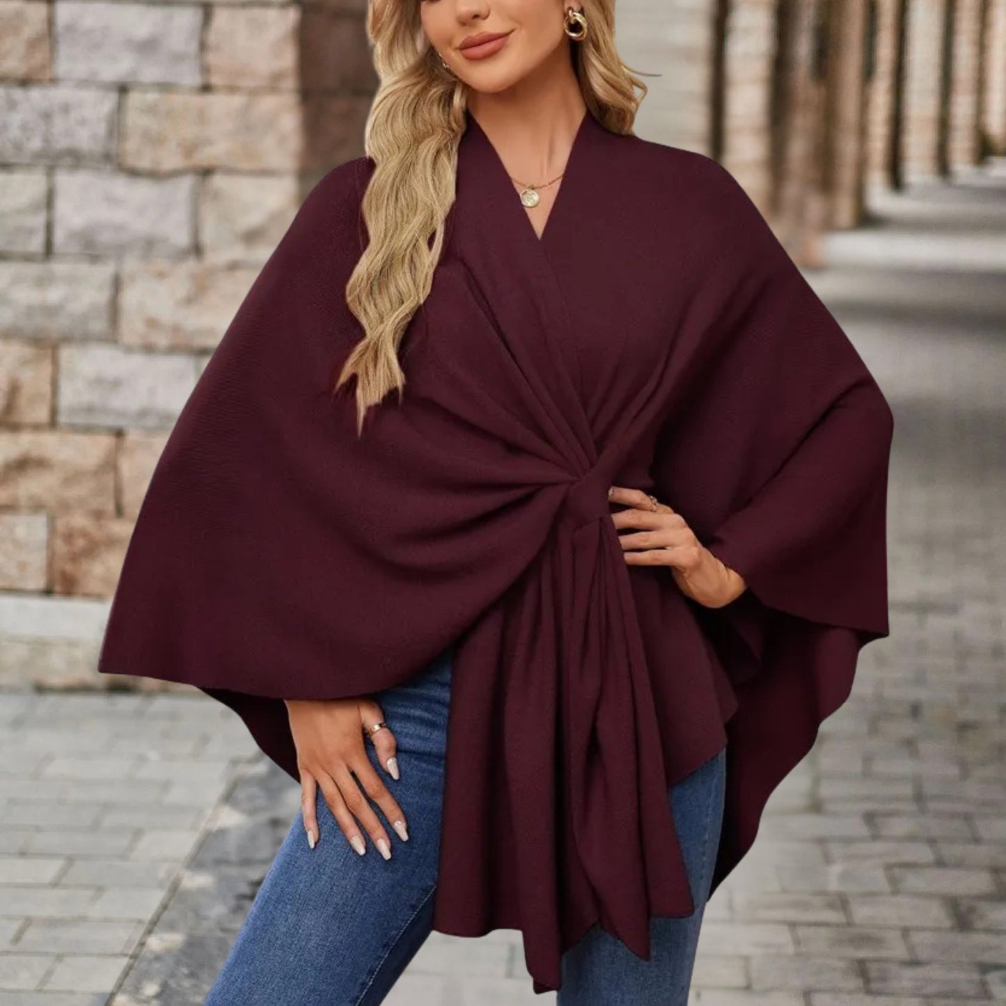 Klaudia – Eleganckie Poncho Damskie z Wiązaniem w Talii
