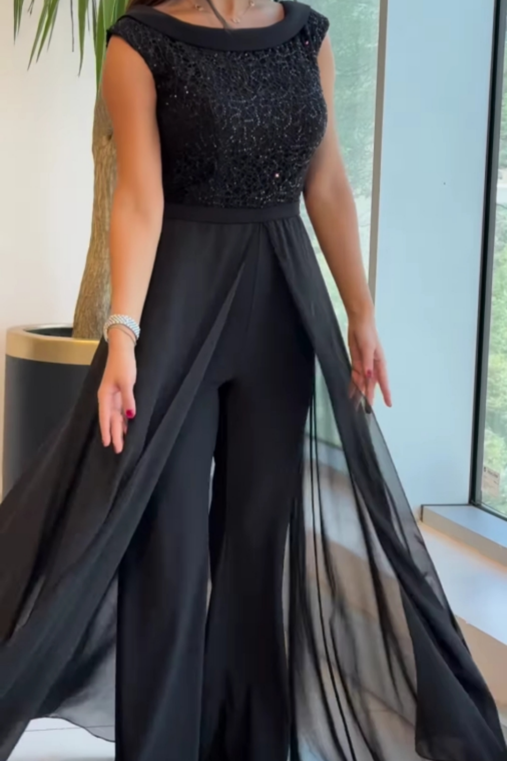 Lea – Women Stylish sleeveless jumpsuit - Image 3