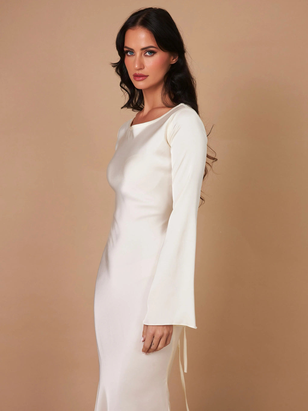 Natalia – Satynowa Suknia Maxi z Długim Rękawem