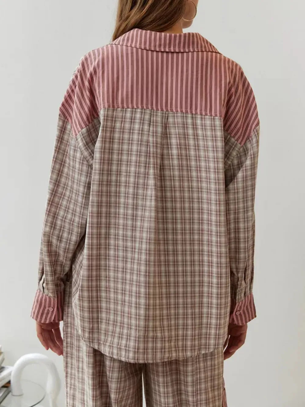 Oliwia - Koszula damska oversize w paski z kontrastowymi