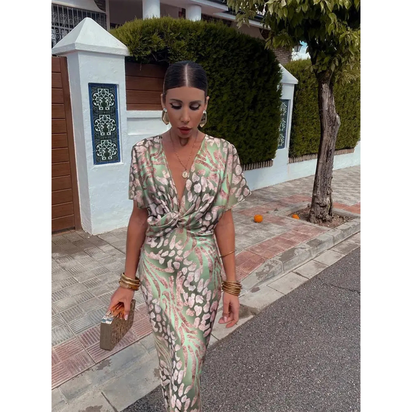 Isabel – Damska sukienka z dekoltem w serek, zwiewna i wygodna