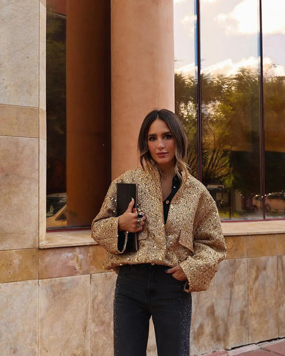 Sophia – Elegancka Krótka Kurtka Damska o Strukturalnym Wykończeniu