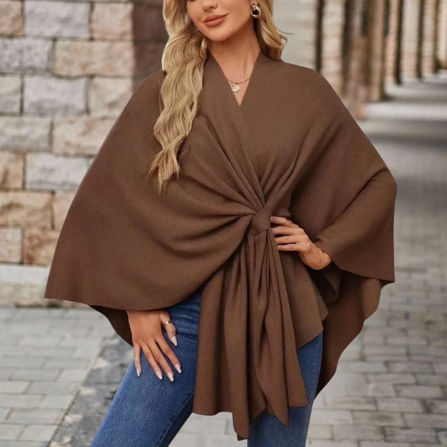 Klaudia – Eleganckie Poncho Damskie z Wiązaniem w Talii