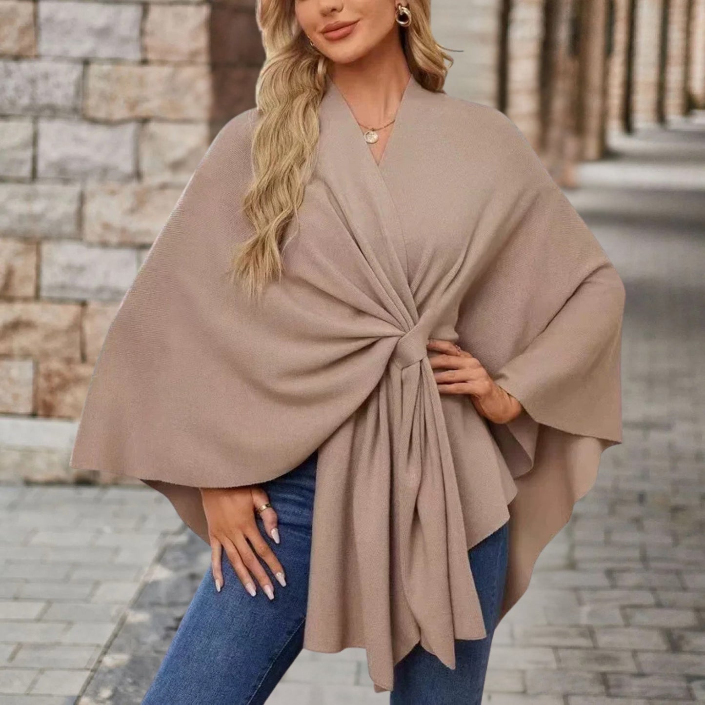 Klaudia – Eleganckie Poncho Damskie z Wiązaniem w Talii