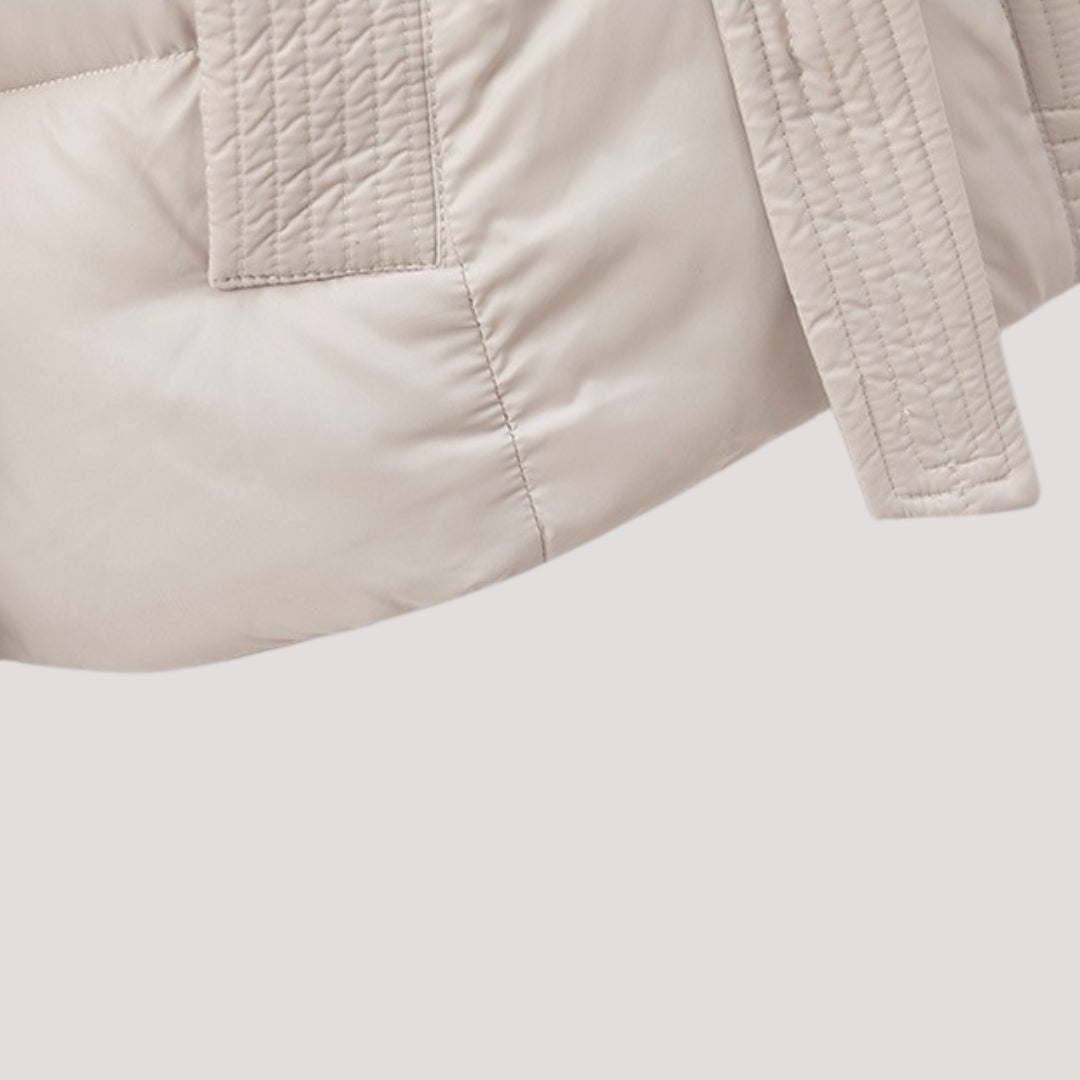 Amara – Pikowana ocieplana kurtka z paskiem i kapturem