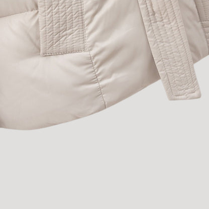 Amara – Pikowana ocieplana kurtka z paskiem i kapturem