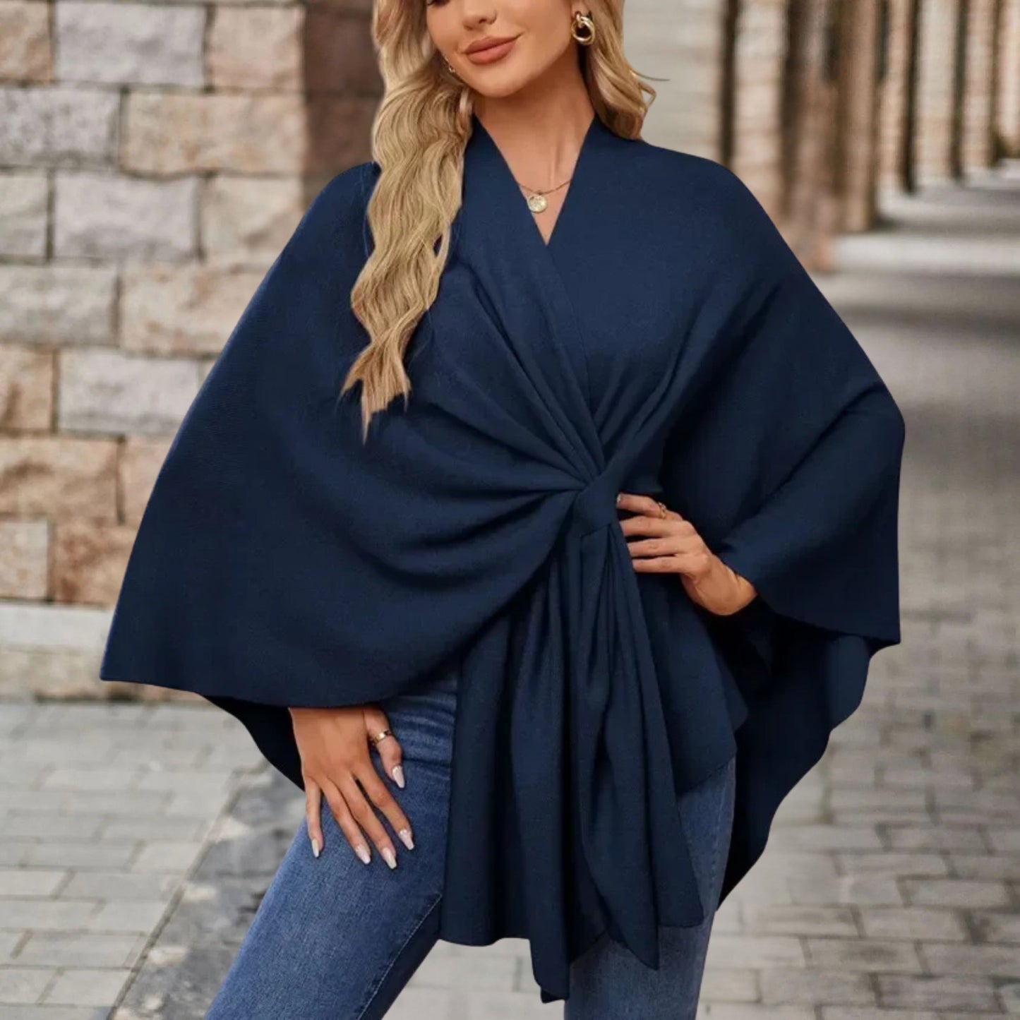 Klaudia – Eleganckie Poncho Damskie z Wiązaniem w Talii