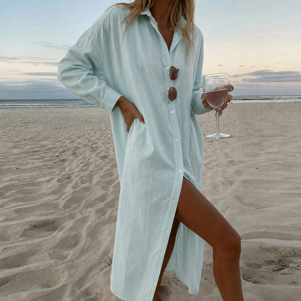 Kerstin – Luźna sukienka na plażę z efektownymi rozcięciami