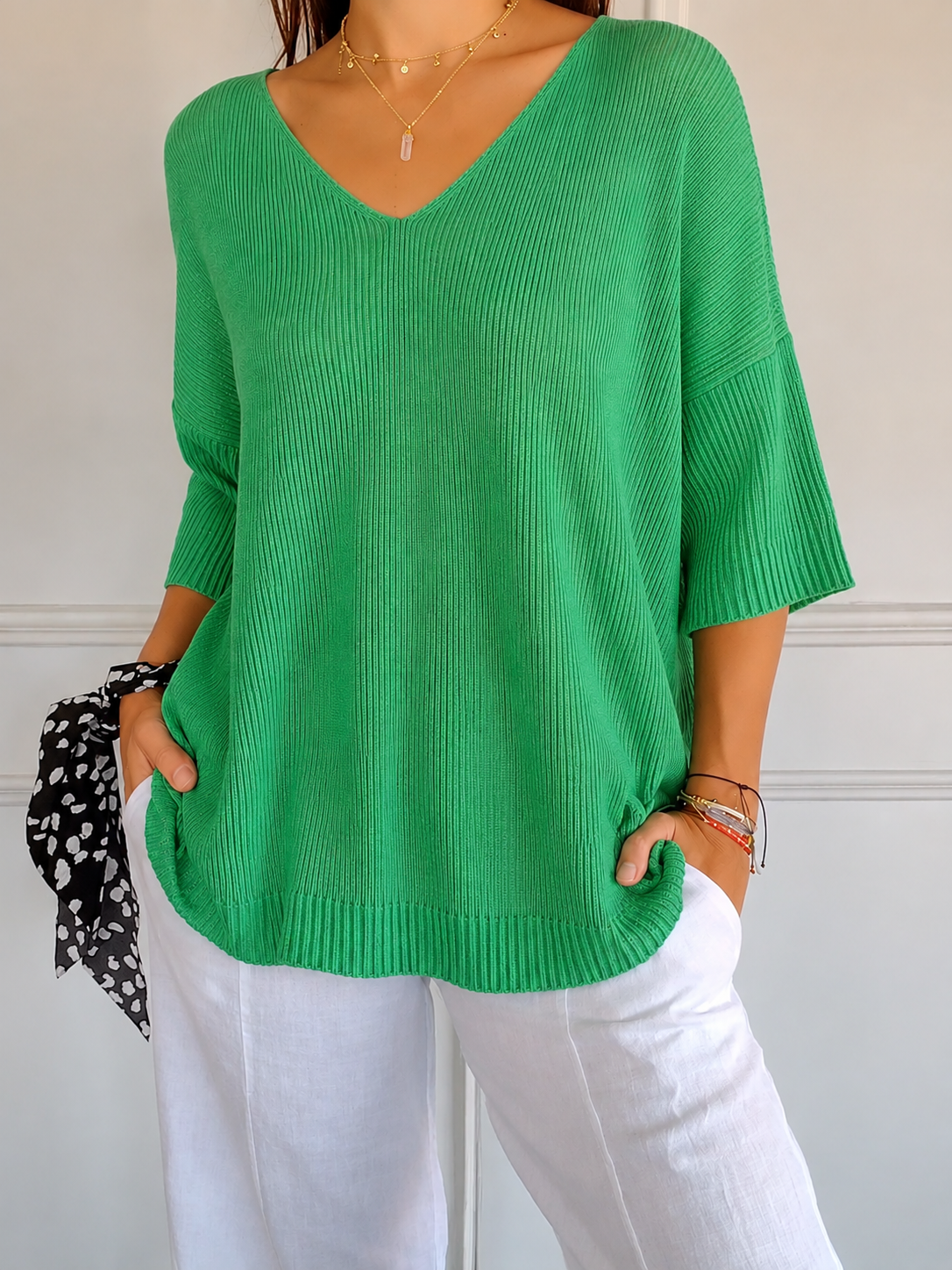 Cornelia – Elegancki sweter w serek na każdą okazję