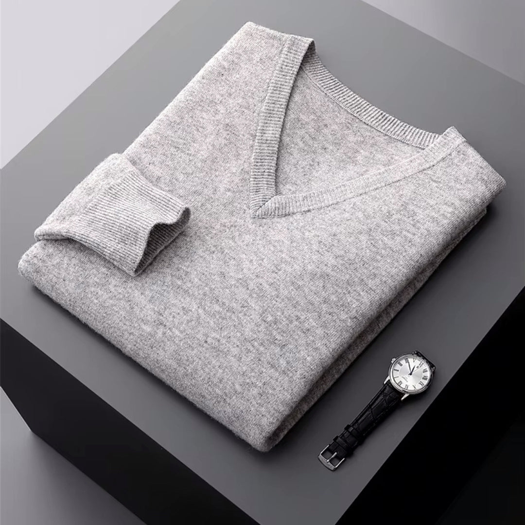 Adrian – Męski sweter z dekoltem V o klasycznym kroju