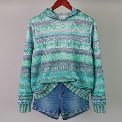 Daniela – Wzorzysta bluza damska z kapturem o swobodnym charakterze