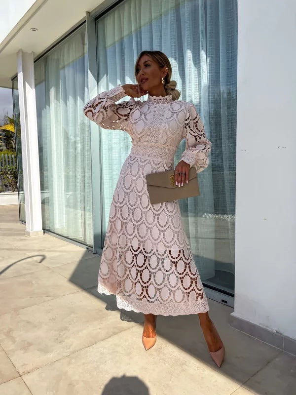 Sukienka midi damska kremowa taliowana z długim rękawem i stójką