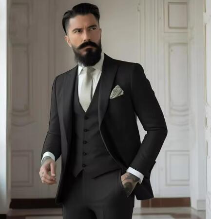 James – Elegancki Dopasowany Garnitur Męski Trzyczęściowy