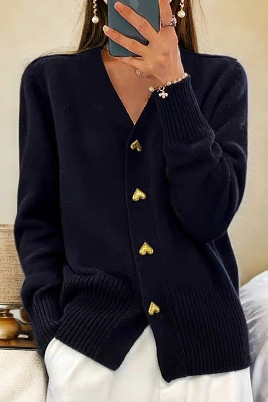 Lila – Dzianinowy kardigan damski z ozdobnymi guzikami o kobiecym kroju