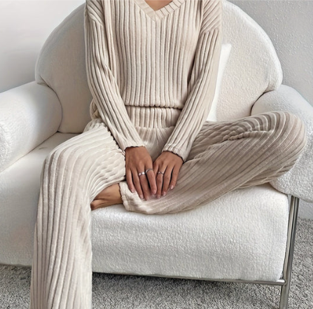 Luna – Prążkowany komplet dzianinowy damski