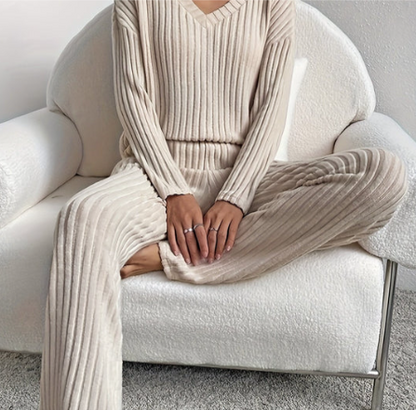 Luna – Prążkowany komplet dzianinowy damski