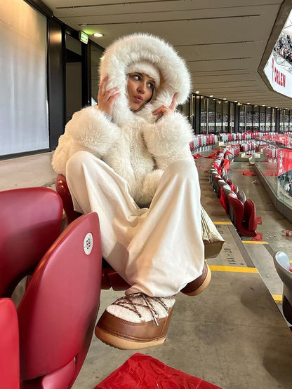 Isabella – Puchaty zimowy płaszcz z obszernym kapturem dla kobiet