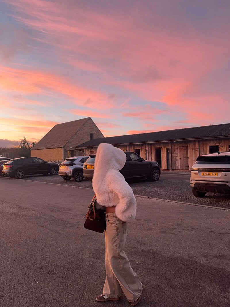 Isabella – Puchaty zimowy płaszcz z obszernym kapturem dla kobiet