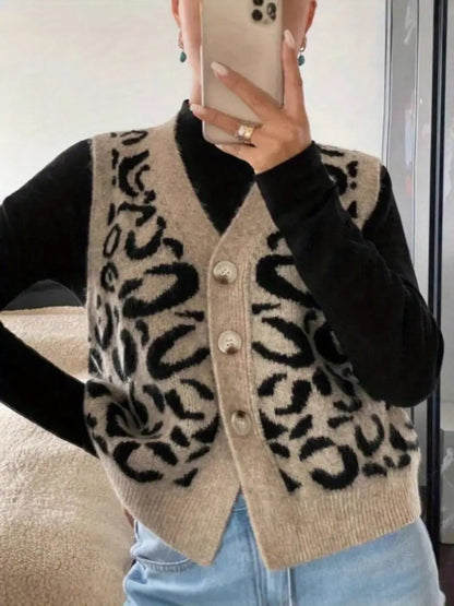 Clara – Kamizelka damska dzianinowa zapinana na guziki z wzorem animal print