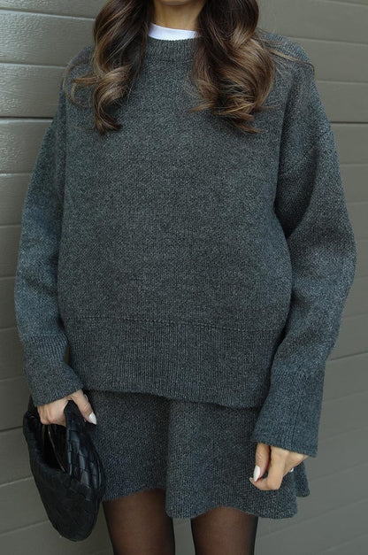 Nina – Oversize sweter damski o minimalistycznym kroju