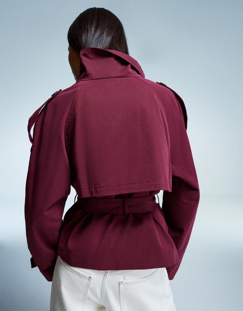 Camila – Krótka dwurzędowa kurtka damska o militarnym kroju